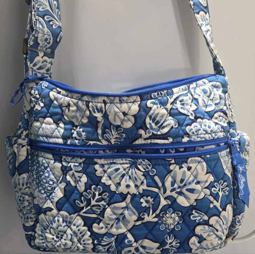 Vera Bradley Blue and White Floral Bag - Picture 2 of 11